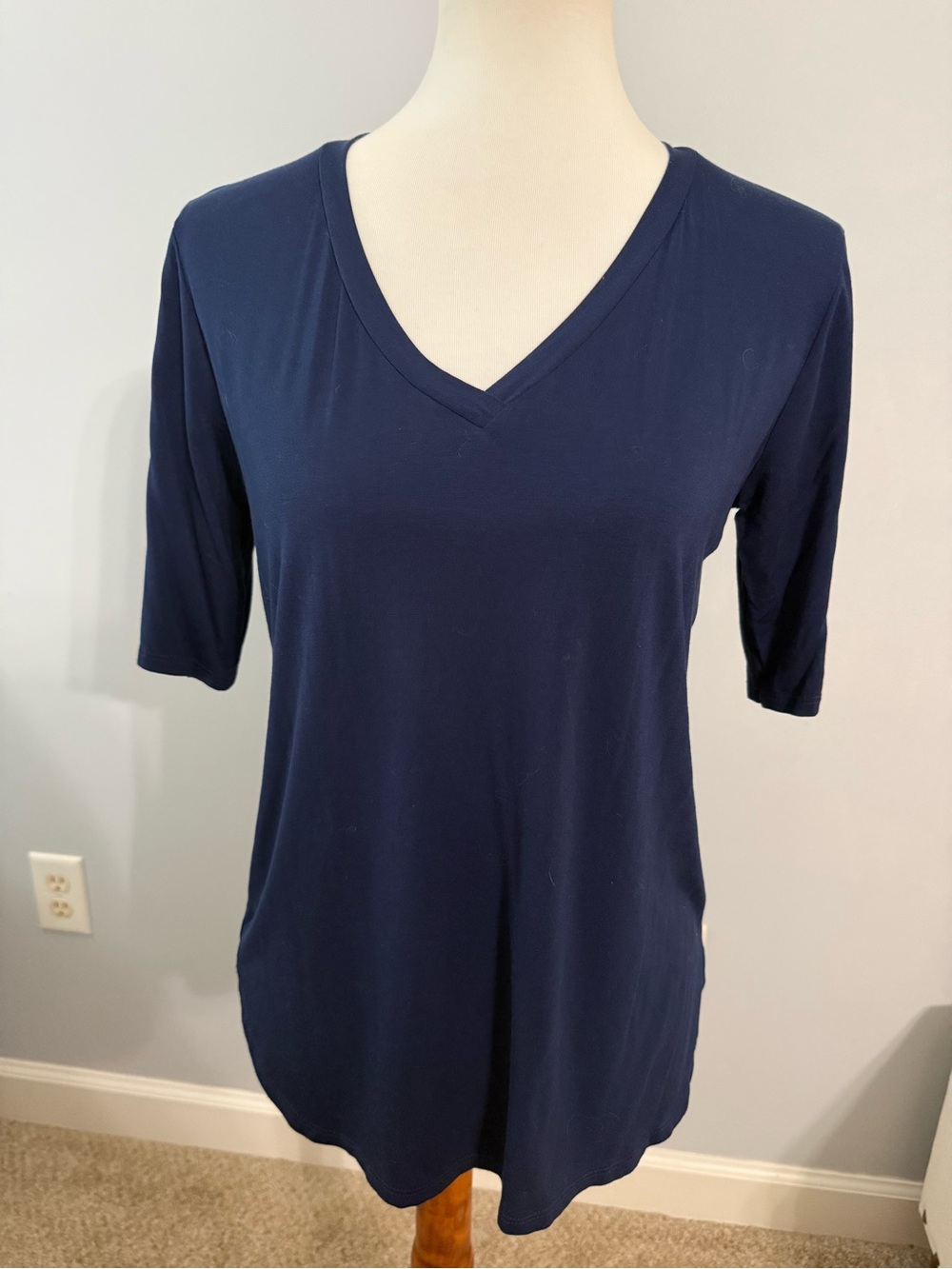 Women's Navy V-Neck Short Sleeve Tee